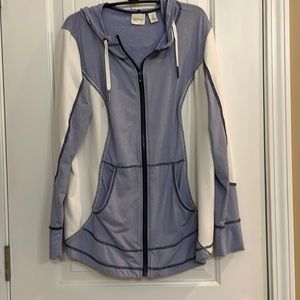 Womens size 2 Chicos Zenergy jacket